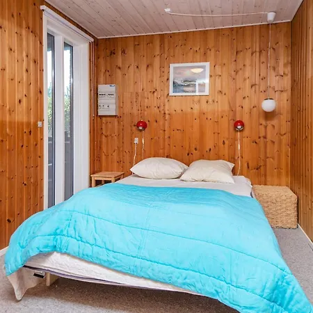 6 Person In Norre Nebel-by Traum *